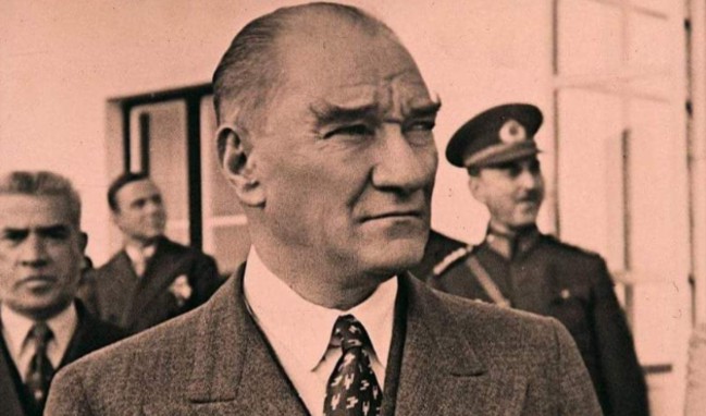 Ataturk sigara icerken mustafakem 5ZsZ cover