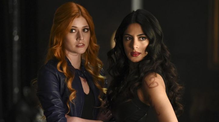The leather top Marciano by Guess for Isabelle Lightwood Emeraude Toubia in Shadowhunters movie